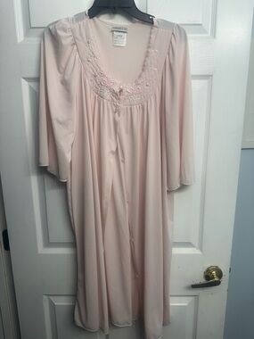 Vintage Glamorise Light Pink Embroidered Bows Button-Front Nightgown